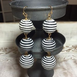 LIKE New Black and white bubble earrings